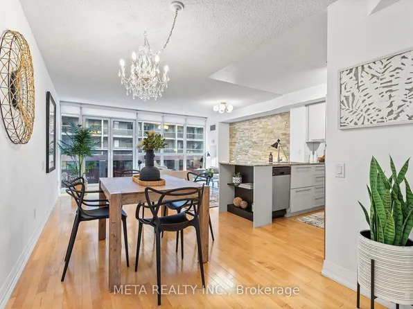 25 Carlton St, Toronto, ON