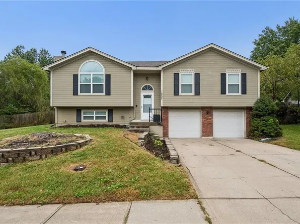 1432 NW Yankee Dr, Blue Springs, MO 64015