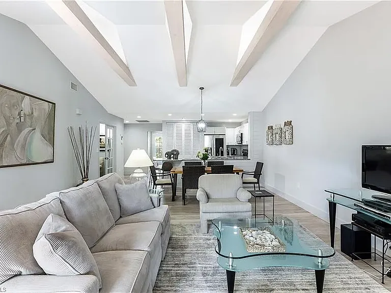 5635 Turtle Bay Dr #8 — Photo 4
