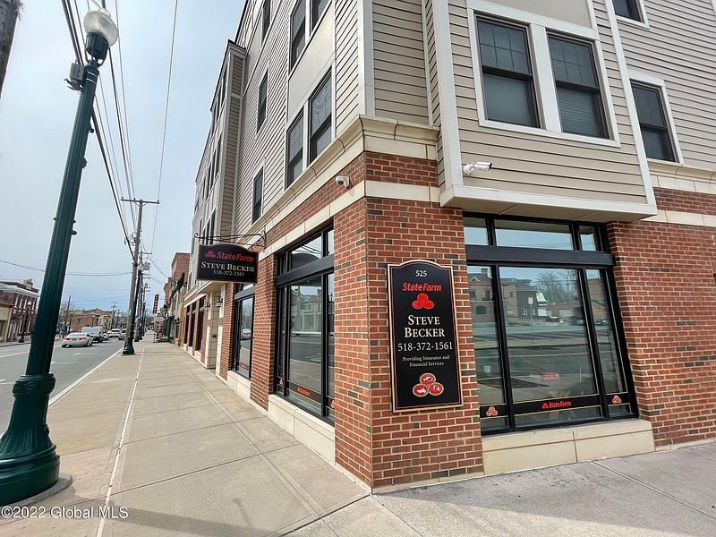 4th image of 525 Union Street