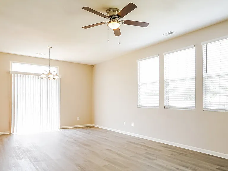 5200 Tant Cir — Photo 6