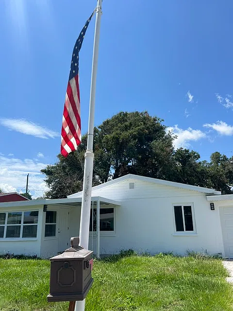 4 bed, 1242 sqft, $2,200 — Photo 2