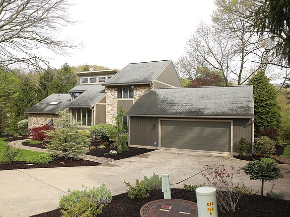 2nd image of 1943 Mountview Ave