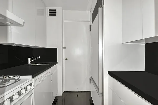 Rented by Alexander Anderson Real Estate Group | media 29