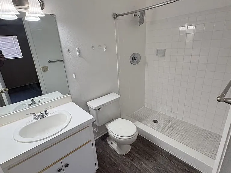 710 W Rosewood Ln — Photo 9