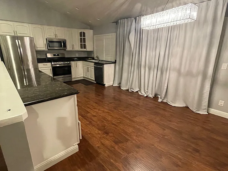 206 Martinvale Ln — Photo 3