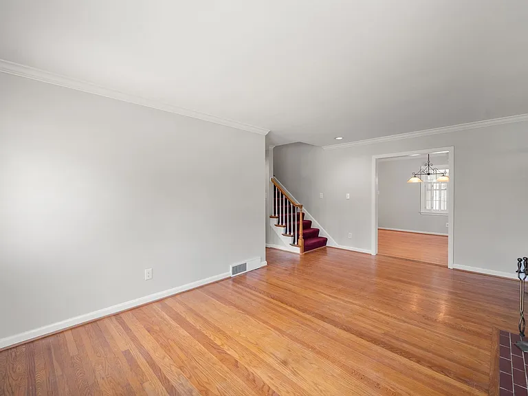 812 Beechwood Rd — Photo 8