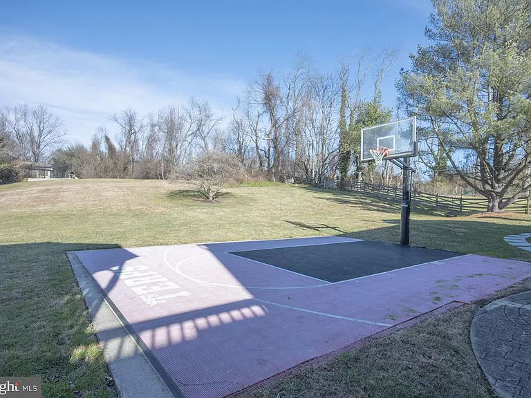 2104 Steuben Way — Photo 24