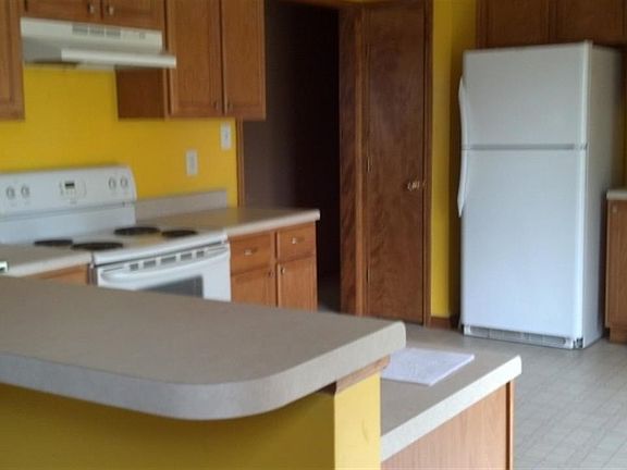 2nd image of 205 Essex Ct