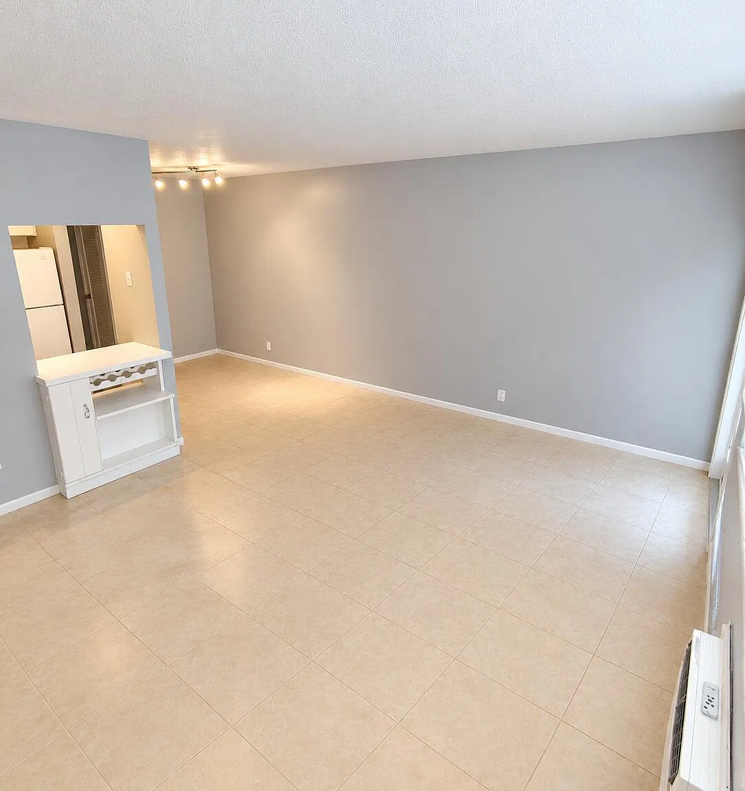 1 bed, 1.0 bath, 702 sqft, $1,350 — Photo 2