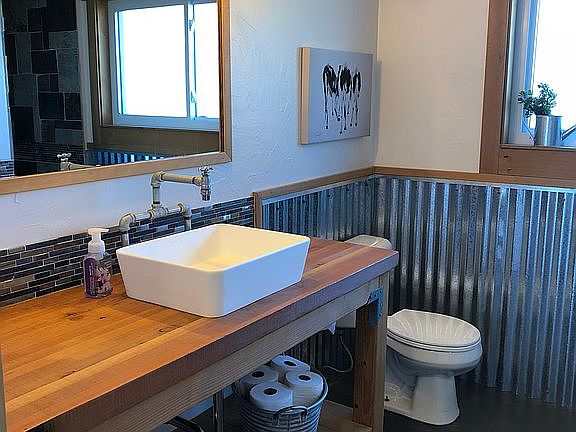 Bathroom/ Utility Room