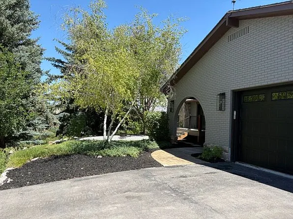 1075 S 6800 E, Huntsville, UT 84317
