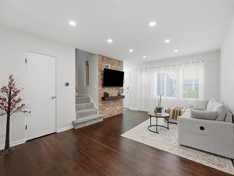 221 S Maple Ave #C — Photo 3