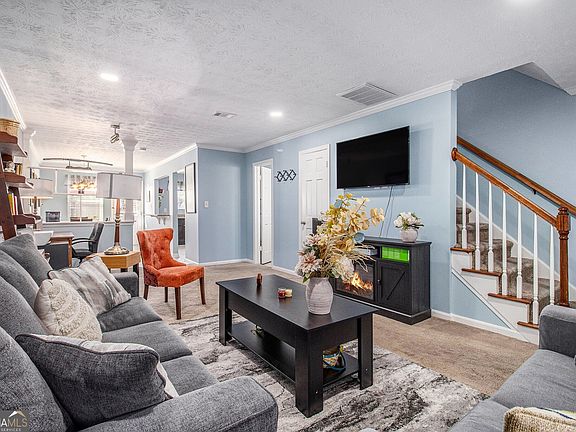 2nd image of 205 Winding River Dr Unit B