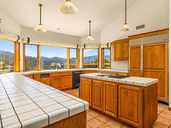 5th image of 700 Thomas St