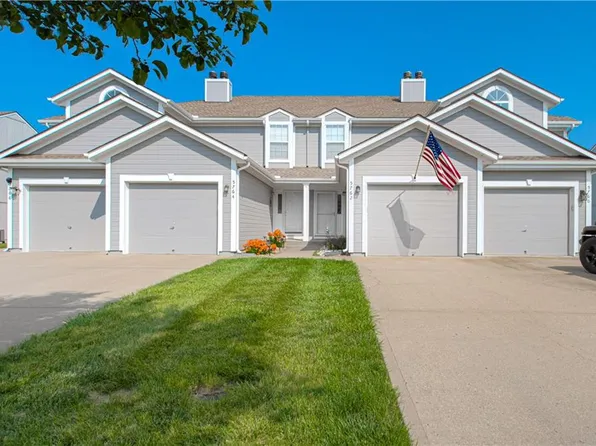 5762 NW Plantation Ln, Lees Summit, MO 64064