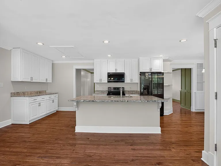 11880 Provident Dr — Photo 3