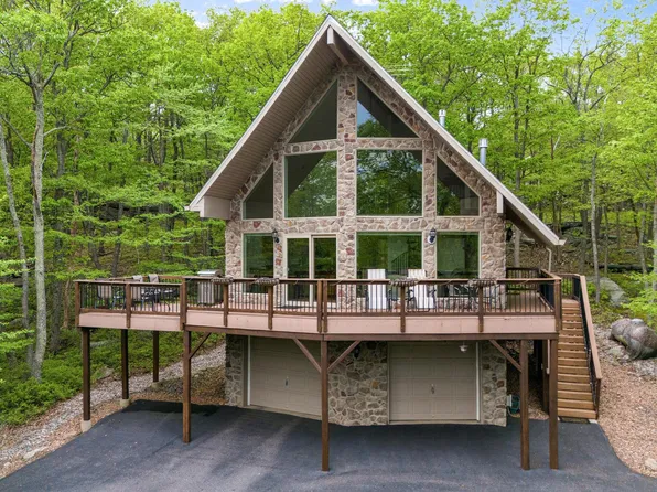 10 S Spur Ln, Hazleton, PA 18202