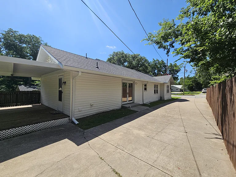 806 W Spring St — Photo 25