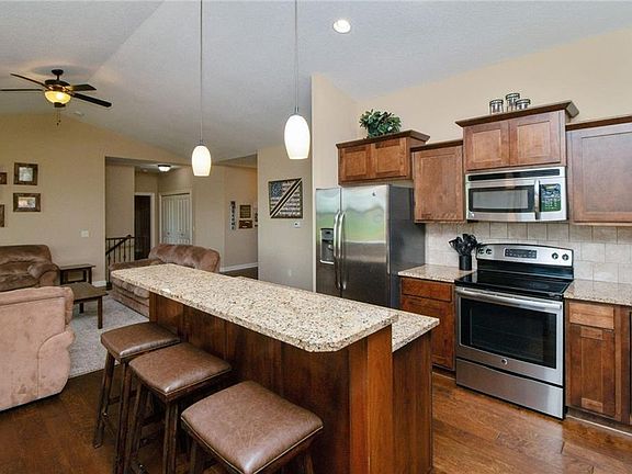 5th image of 2075 SE Oxford Dr