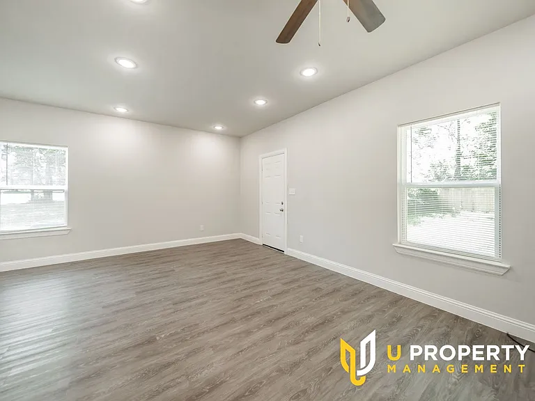 1014 W Ford St — Photo 8