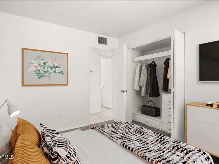 6228 W Cheery Lynn Rd — Photo 9
