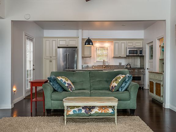 4th image of 359 E Poli St