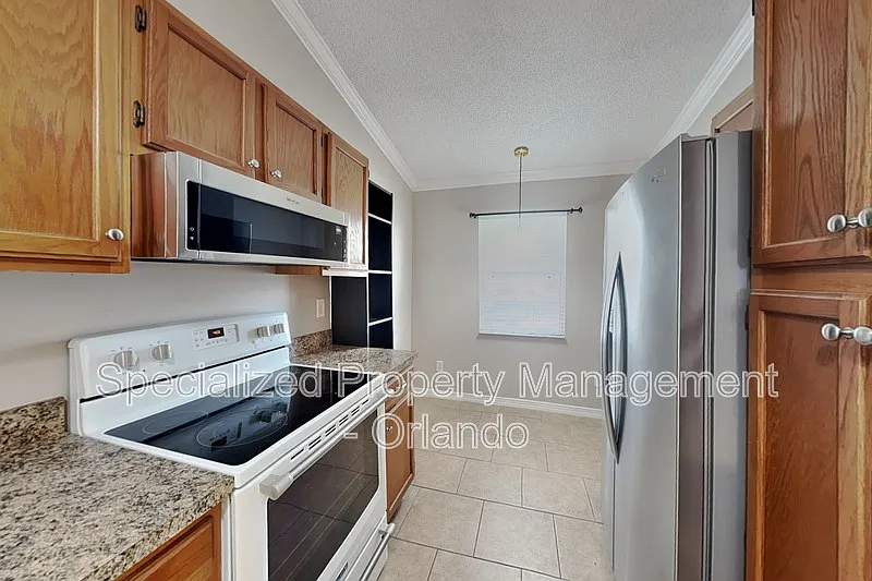 2 bed, 2.0 bath, 921 sqft, $1,695 — Photo 2