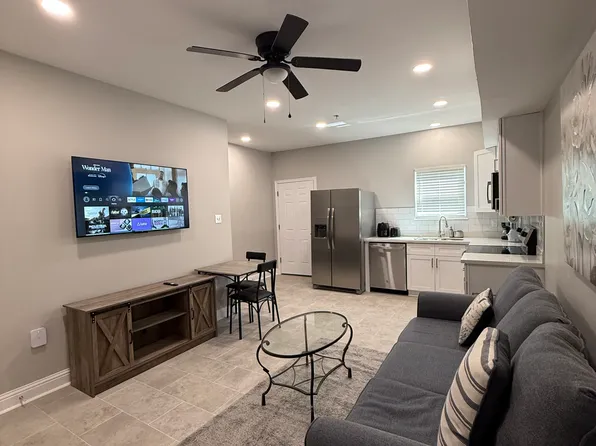 410 Peach St, Diberville, MS 39540