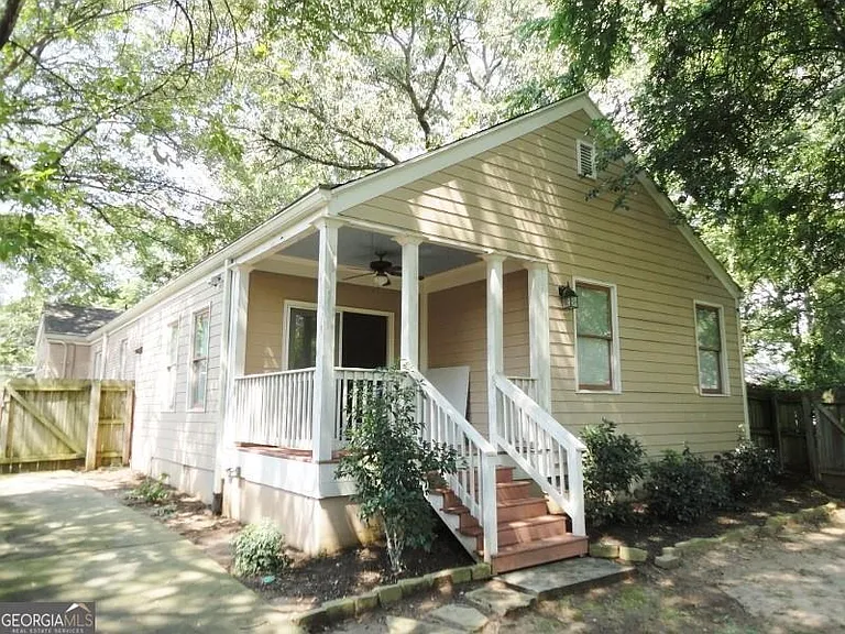 49 Leslie St — Photo 10
