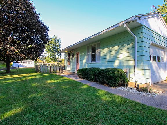 3rd image of 7525 Creekside Dr