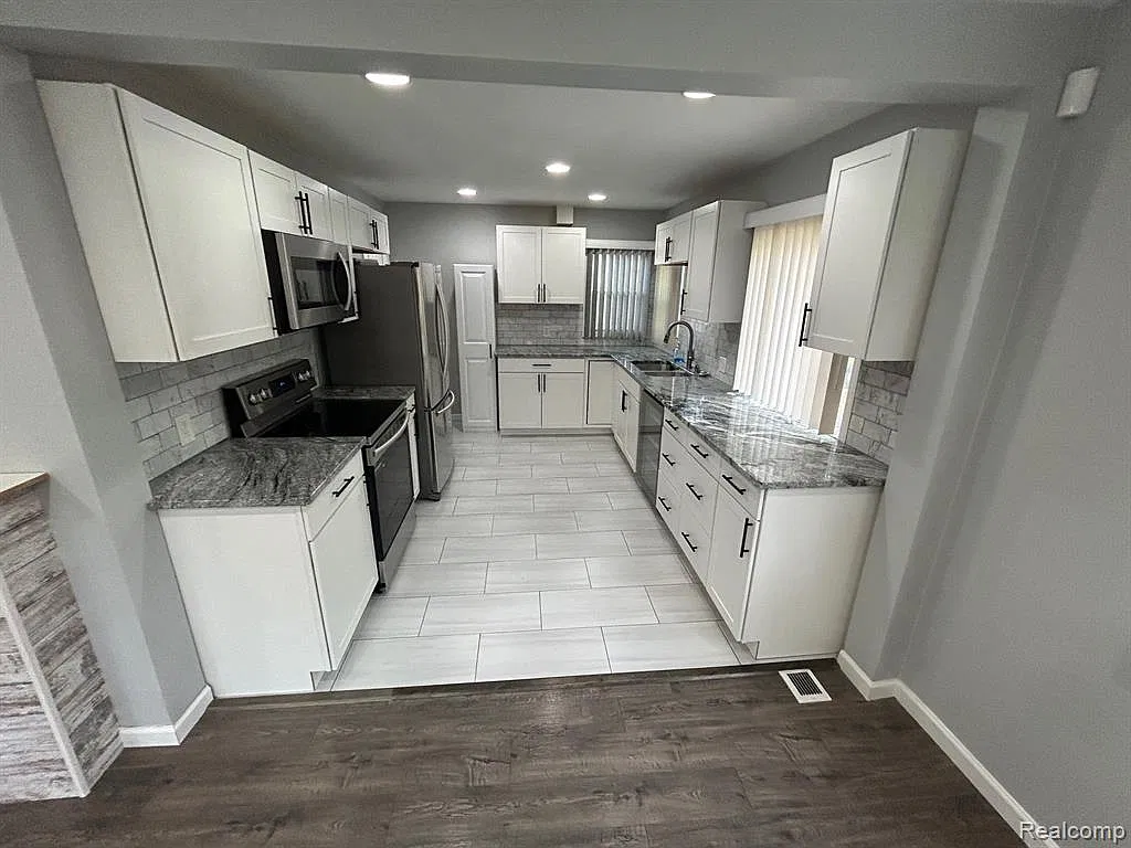3 bed, 2.0 bath, 1633 sqft, $1,950 — Photo 4