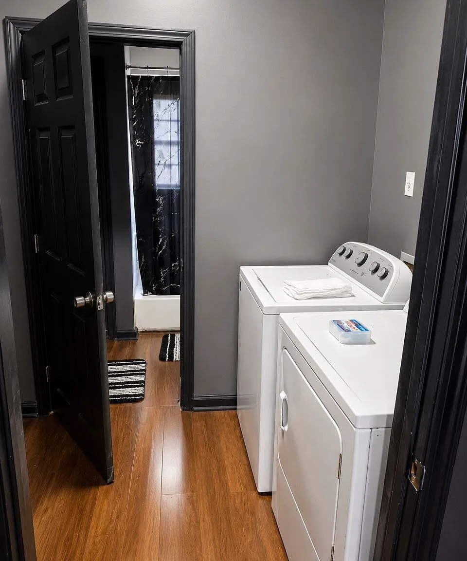 5 bed, 1.0 bath, 1000 sqft, $1,900 — Photo 2