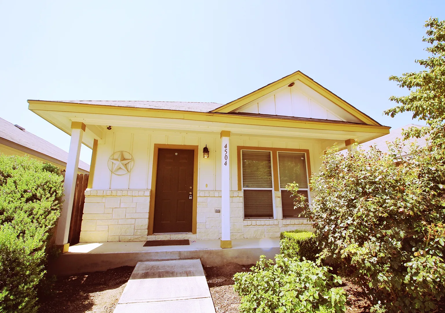 2 bedroom 1 bath adorable home — Photo 1