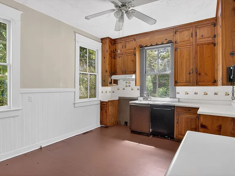 114 Forest Ave — Photo 16