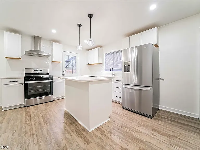 2053 W 45th St — Photo 4