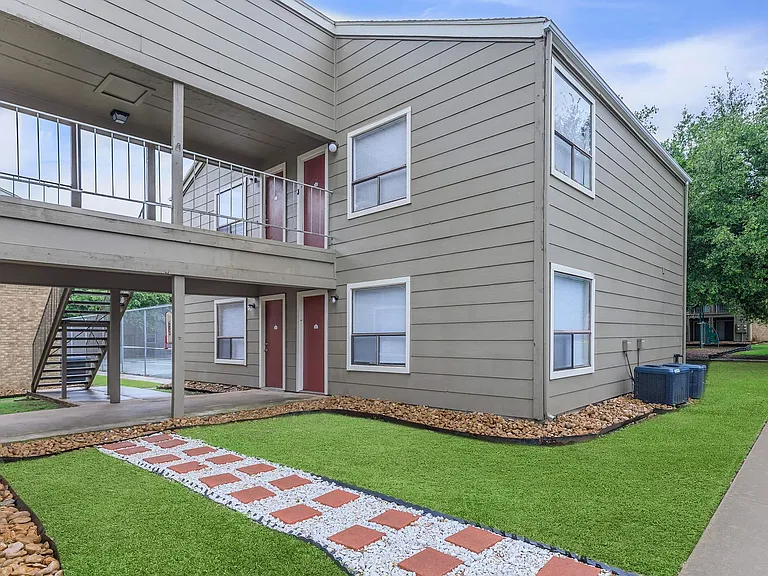 Summers Bend Apartments — Photo 23