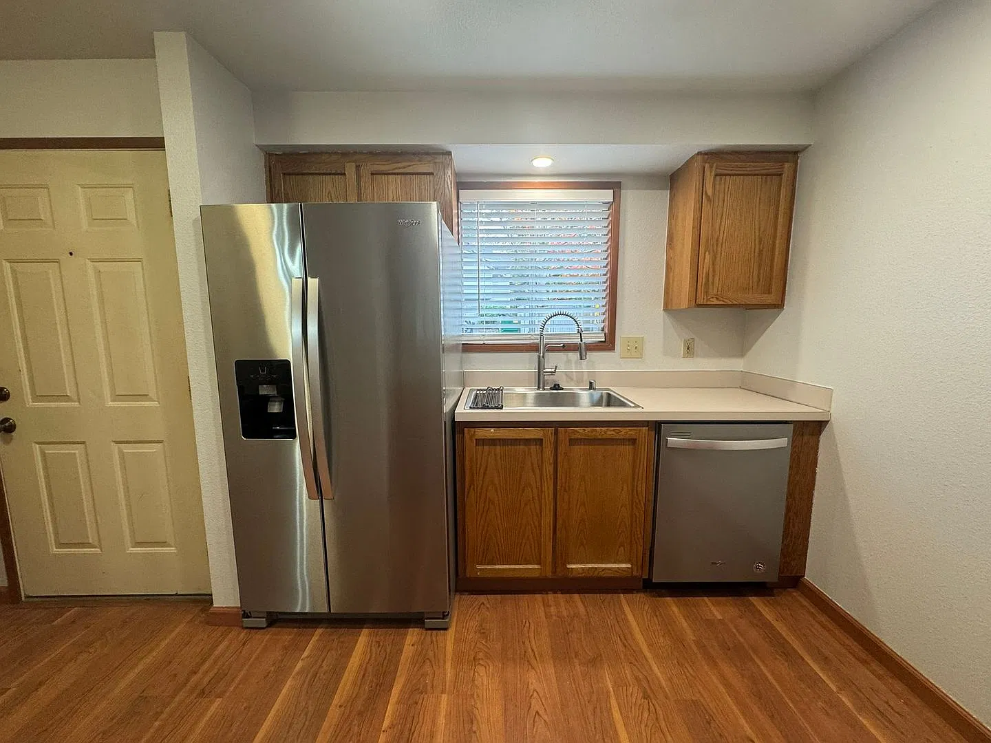 2Bd/1.5Ba Bothell Condo — Photo 2