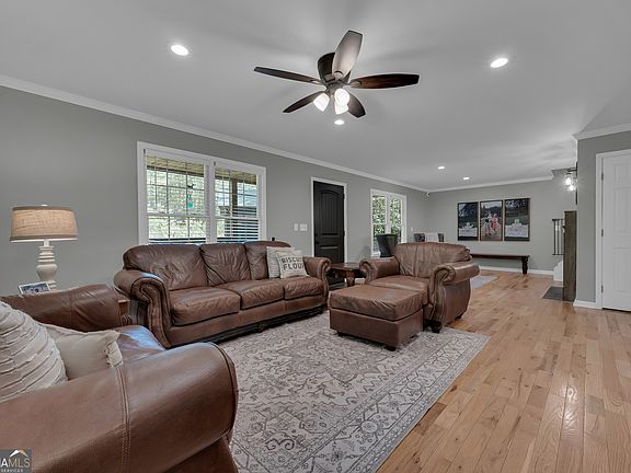 2nd image of 946 Riverdale Rd