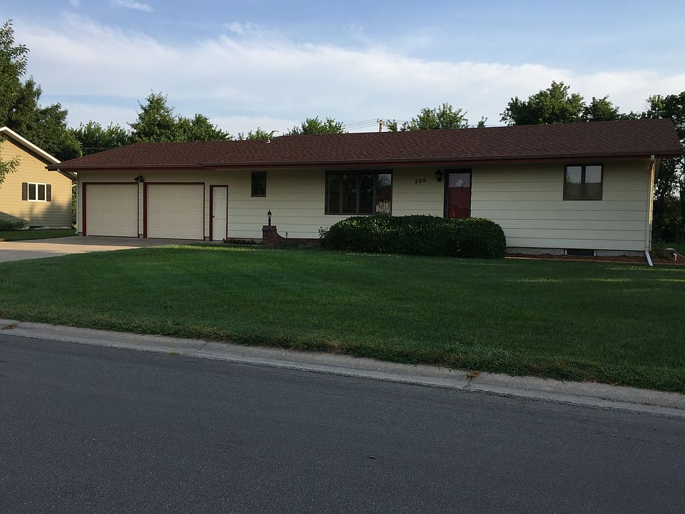 Front yard view