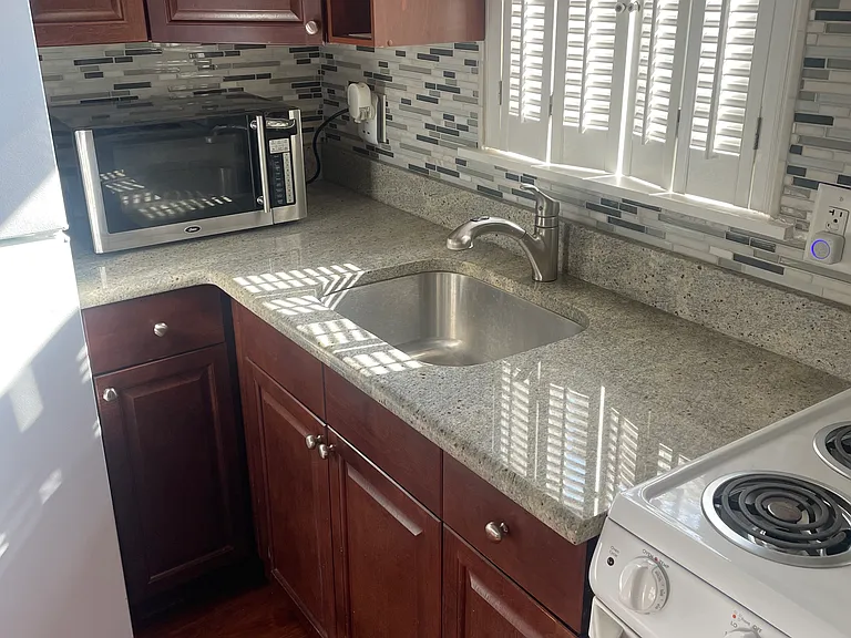 118 Titan St — Photo 24