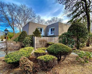 17 Caddy Rock Rd APT D, North Kingstown, RI, 02852