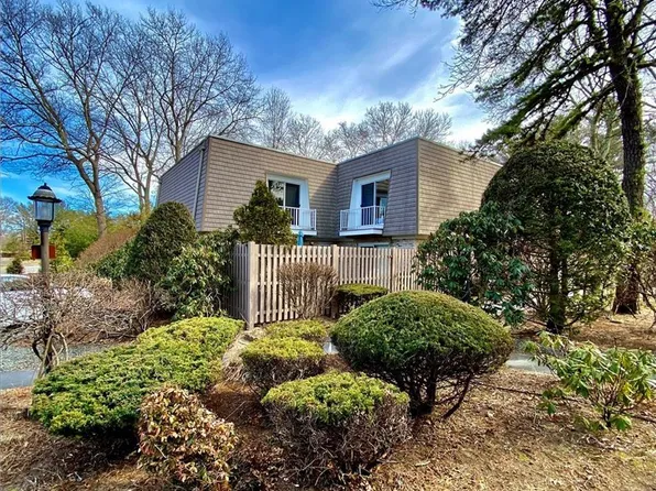 17 Caddy Rock Rd APT D, North Kingstown, RI 02852