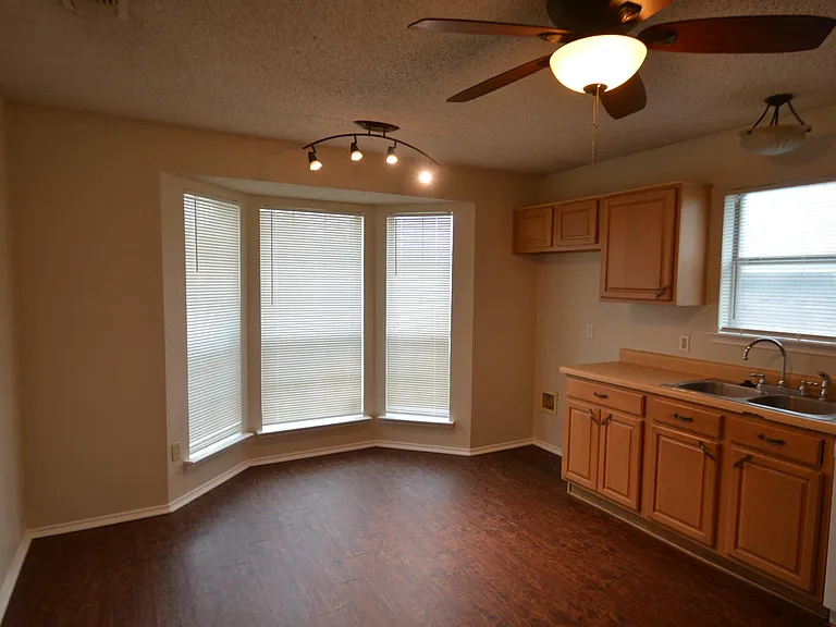 10249 Aurora Dr — Photo 18