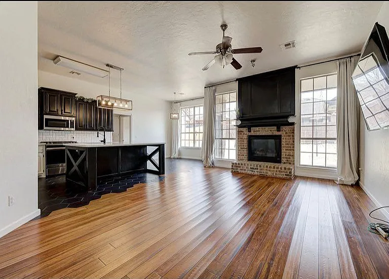 516 Allison Ln — Photo 3