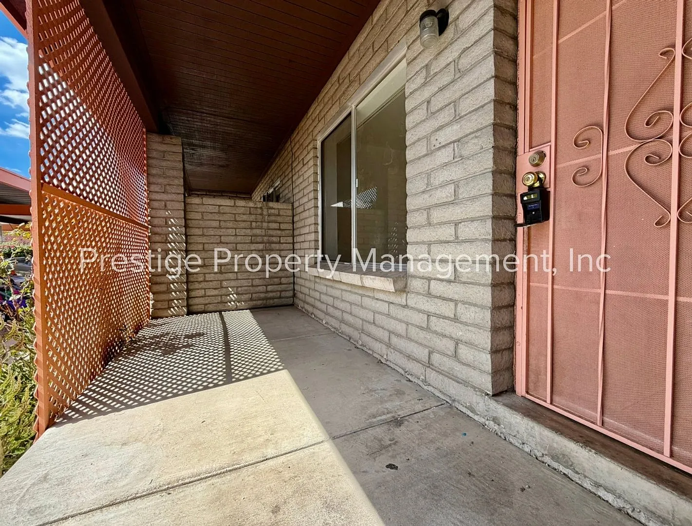 Darling East Side Duplex — Photo 4
