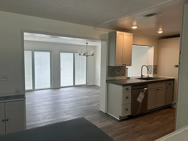1405 Stewart Blvd — Photo 46
