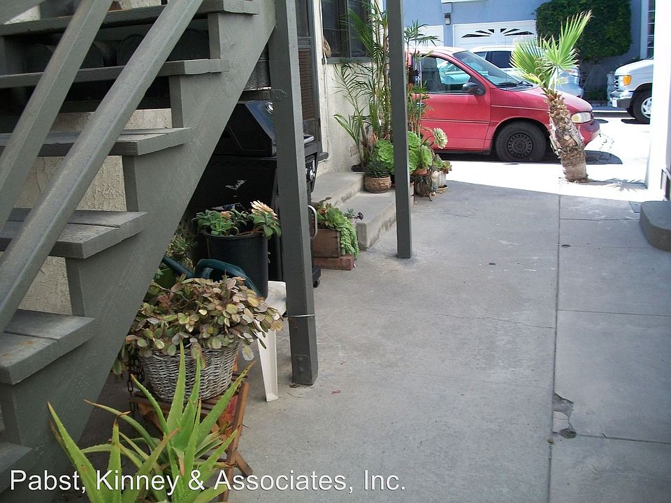 2nd image of 26 61st Pl APT D
