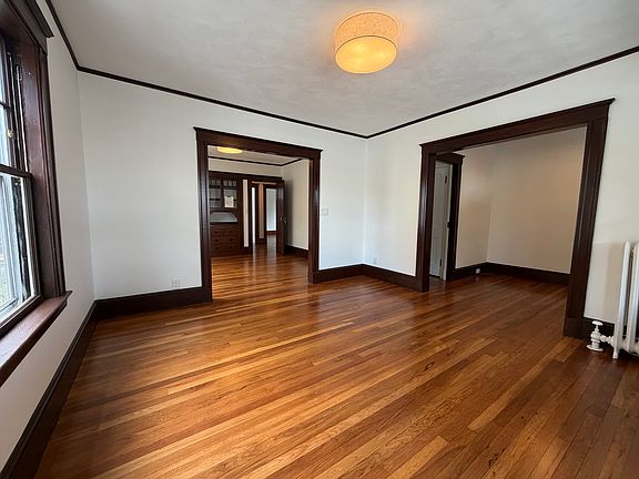 4th image of 24 Louise St #24