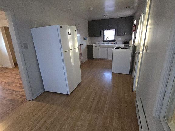 4th image of 1062 Center Ave